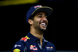 Daniel Ricciardo, Red Bull Racing races a drone