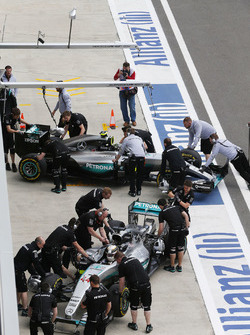Lewis Hamilton, Mercedes AMG F1 Team W07 and Nico Rosberg, Mercedes AMG F1 Team W07 in the pitlane