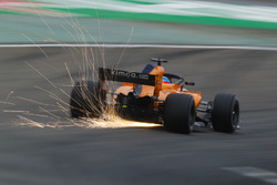 Фернандо Алонсо, McLaren MCL33 Renault, іскрить