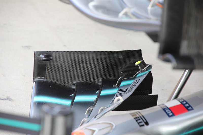 Le nouvel aileron avant modifié de Mercedes
