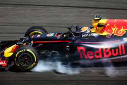 Max Verstappen, Red Bull Racing RB12 blokkeert de banden bij het remmen