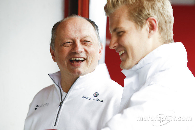 Frederic Vasseur, Sauber Team Principal, Marcus Ericsson, Sauber