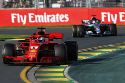 Sebastian Vettel, Ferrari SF71H ve Lewis Hamilton, Mercedes-AMG F1 W09