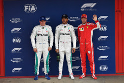 Valtteri Bottas, Mercedes-AMG F1, Lewis Hamilton, Mercedes-AMG F1ve Sebastian Vettel, Ferrari