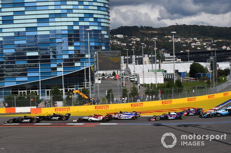Kevin Magnussen, Haas F1 Team VF-19, leads Romain Grosjean, Haas F1 Team VF-19, Antonio Giovinazzi, Alfa Romeo Racing C38, Lance Stroll, Racing Point RP19, Daniel Ricciardo, Renault F1 Team R.S.19, Pierre Gasly, Toro Rosso STR14, Daniil Kvyat, Toro Rosso STR14, and George Russell, Williams Racing FW42, at the start