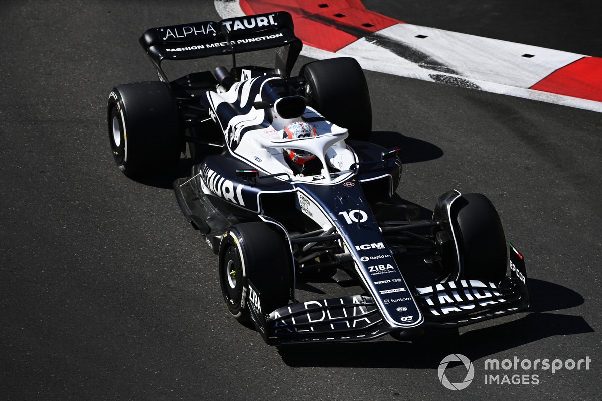 Pierre Gasly in de AlphaTauri in Baku