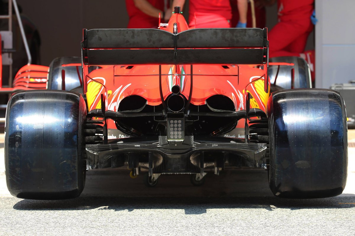 Ferrari SF1000, dettaglio del retrotreno con gli sfoghi d'aria maggiorati per Barcellona