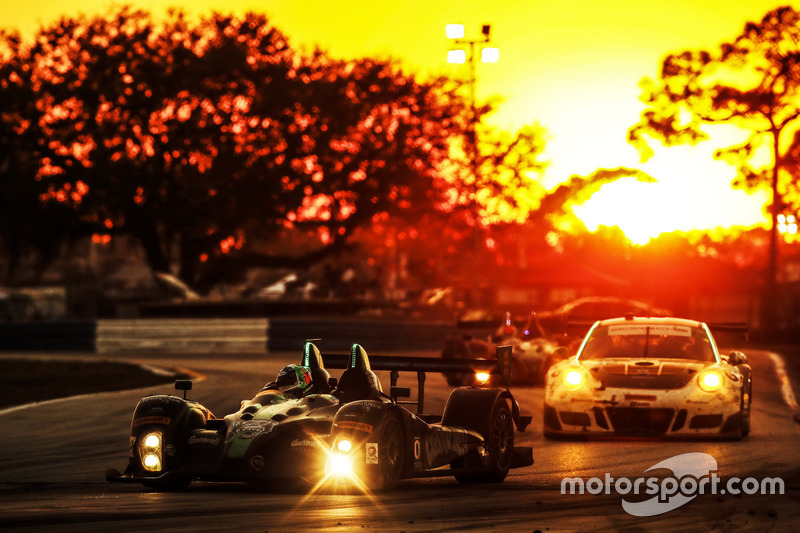#1: Renn-Action bei Sonnenuntergang in Sebring