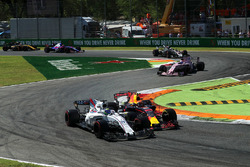 Max Verstappen, Red Bull Racing RB13 battles, Felipe Massa, Williams FW40