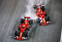 Startcrash: Sebastian Vettel, Ferrari SF70H, Kimi Raikkonen, Ferrari SF70H