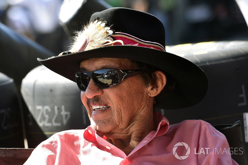Platz 4: Richard Petty – 3.158 Runden