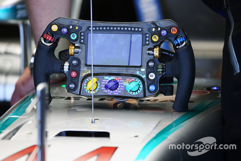 Lenkrad von Lewis Hamilton