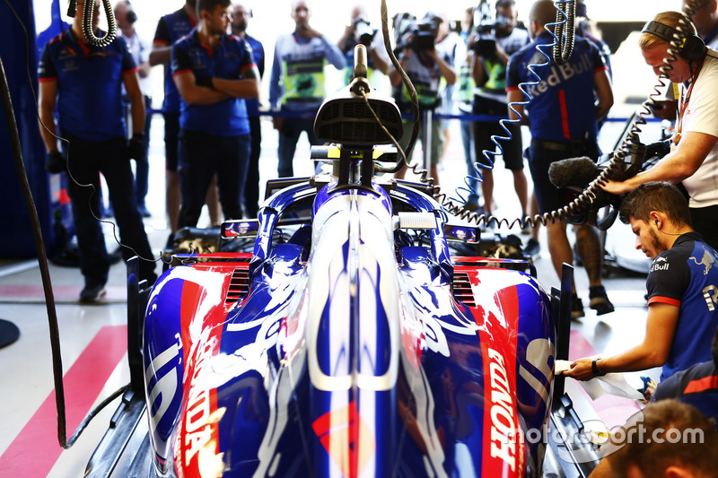 Engineers work on the car of Pierre Gasly, Toro Rosso STR13