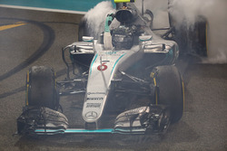 Друге місце Ніко Росберг, Mercedes AMG F1 W07 Hybrid святкує свій титул Чемпіона світу після закінче