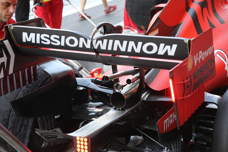 Ferrari SF90, dettaglio dello scarico sdoppiato che è stato sperimentato