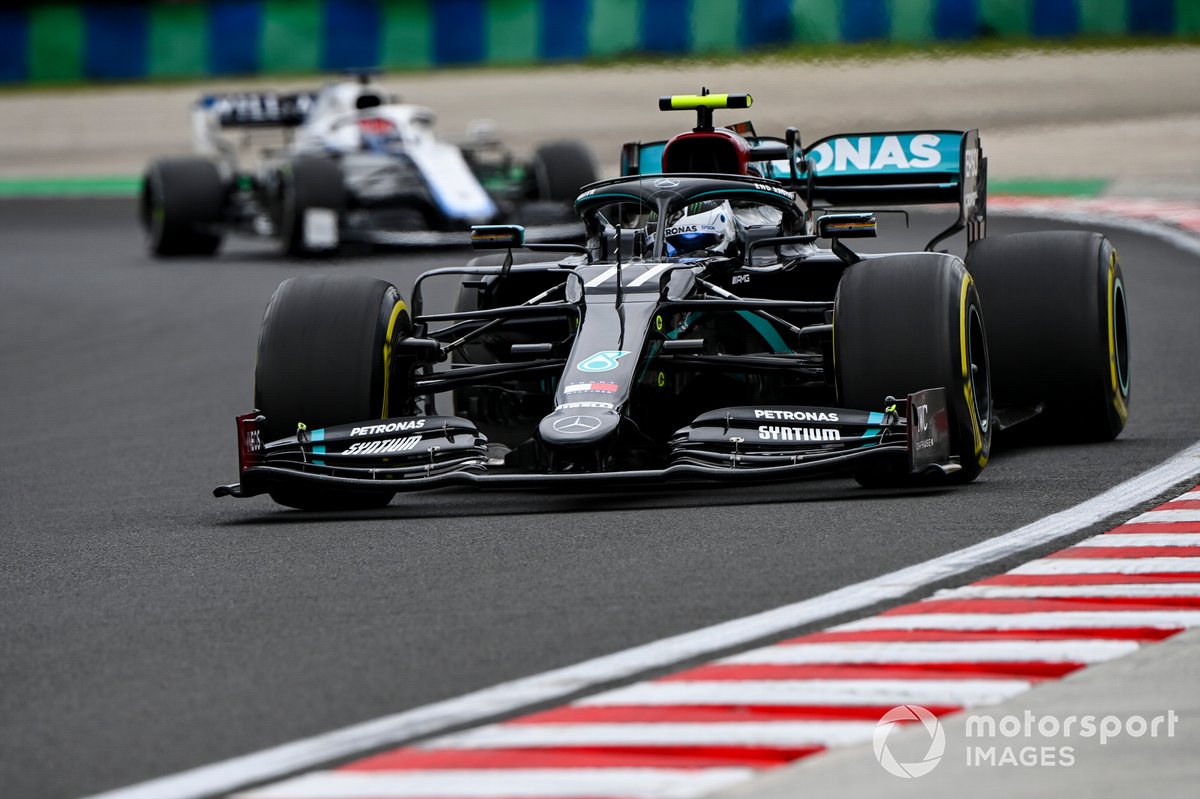 Valtteri Bottas, Mercedes F1 W11, leads George Russell, Williams FW43