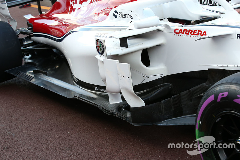 Sauber C37 detalle de pontones