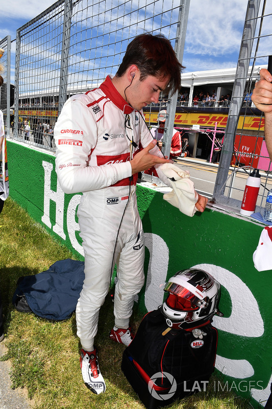 Charles Leclerc, Sauber, in griglia