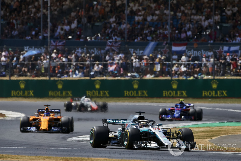 Льюіс Хемілтон, Mercedes AMG F1 W09, попереду суперників