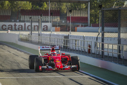 Kimi Räikkönen, Ferrari SF15-T, mit Pirelli-Reifen für 2017