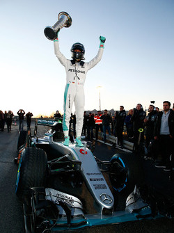 Dünya Şampiyonu Nico Rosberg