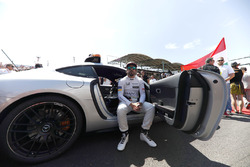 Фернандо Алонсо, McLaren, сидить у машині безпеки