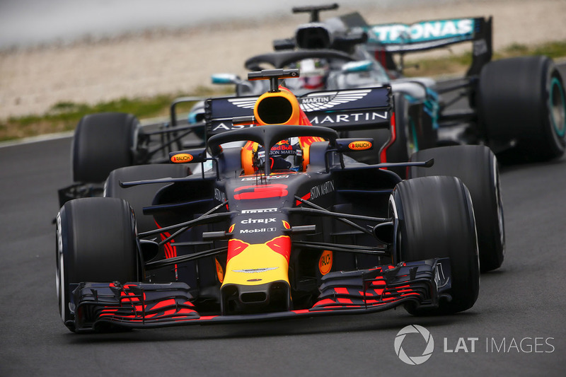 Даниэль Риккардо, Red Bull Racing RB14, и Льюис Хэмилтон, Mercedes AMG F1 W09