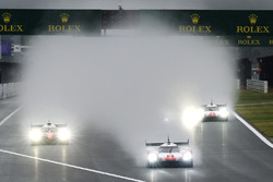 #2 Porsche Team Porsche 919 Hybrid: Timo Bernhard, Earl Bamber, Brendon Hartley