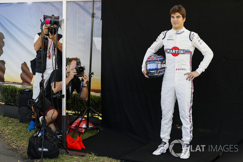Lance Stroll, Williams Racing, viene fotografato