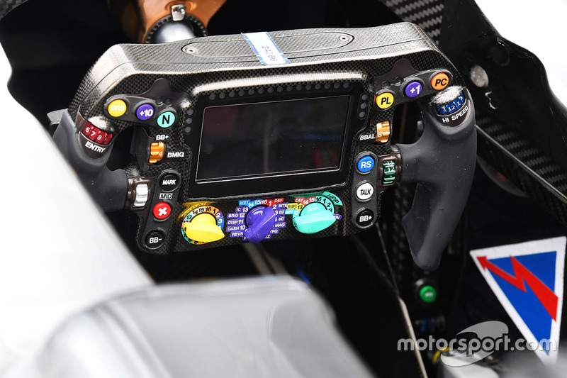 Mercedes-Benz F1 W08 direksiyon detay
