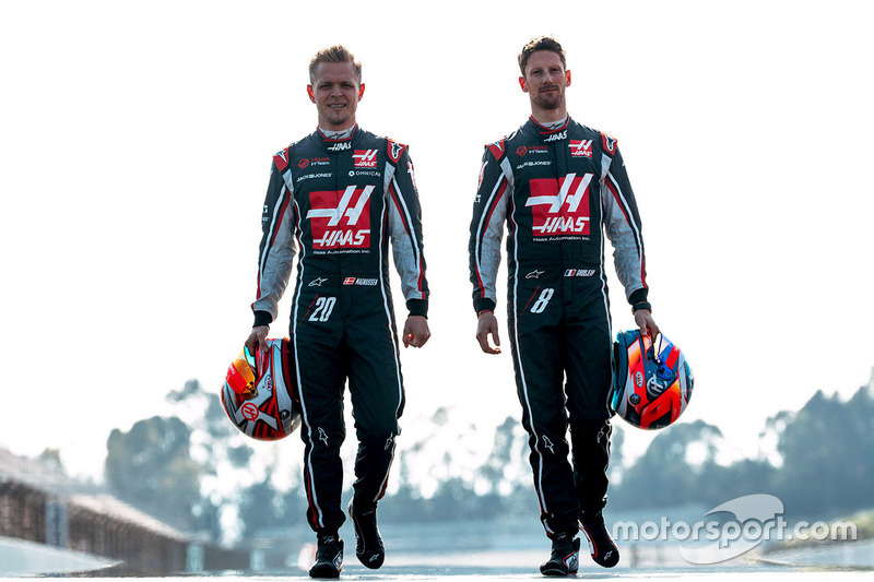 Гонщики Haas F1 Team Кевин Магнуссен и Ромен Грожан