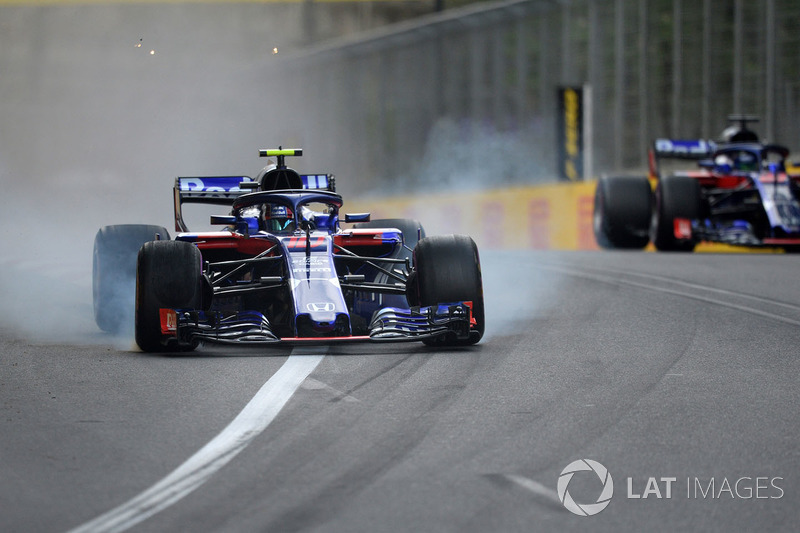 Pierre Gasly, Scuderia Toro Rosso STR13 locks up
