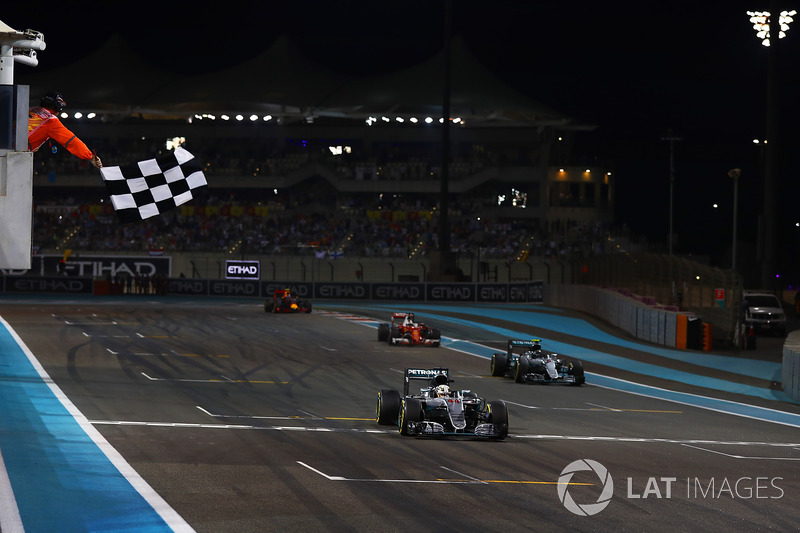 2016: Lewis Hamilton, Mercedes F1 W07 Hybrid