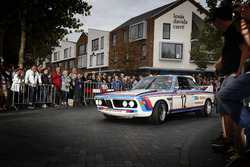 Parade door centrum van Zandvoort