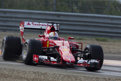 Sebastian Vettel, Ferrari test de 2017 spec Pirelli