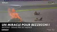 La moto de Bezzecchi s'enflamme après sa chute