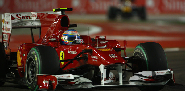Alonso holds off Vettel for Singapore victory