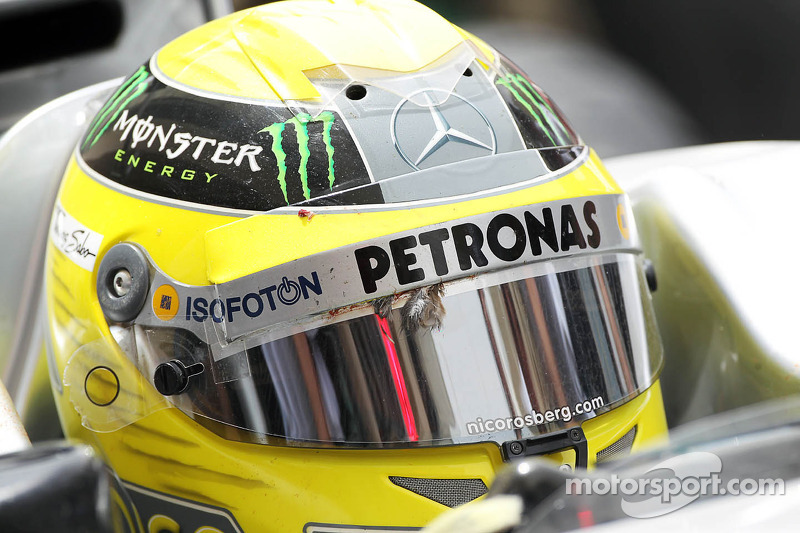 Bird hits Rosberg's helmet in Bahrain practice