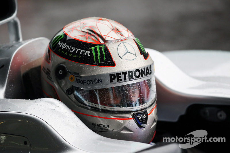 Michaels Schumachers 300th GP Helmet Design