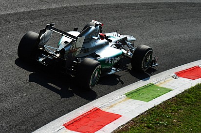 Mercedes' Rosberg and Schumacher head to Singapore for night race