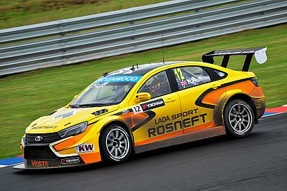 Lada consigue una pole position en el debut del Vesta