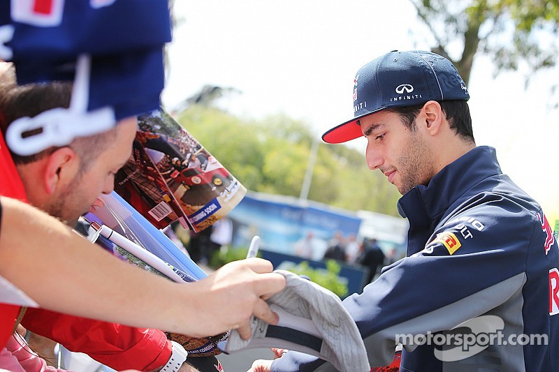 Ricciardo obligado a utilizar un segundo motor