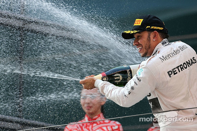Acusan a Hamilton por 'celebración sexista'