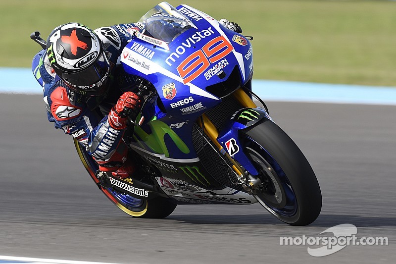 Lorenzo mantiene su ventaja en Jerez