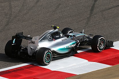 Rosberg lidera el 1-2 de Mercedes en la primera práctica