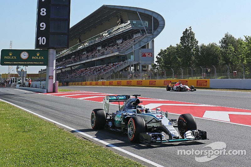 Hamilton golpeó en la P2 y Vettel fue segundo