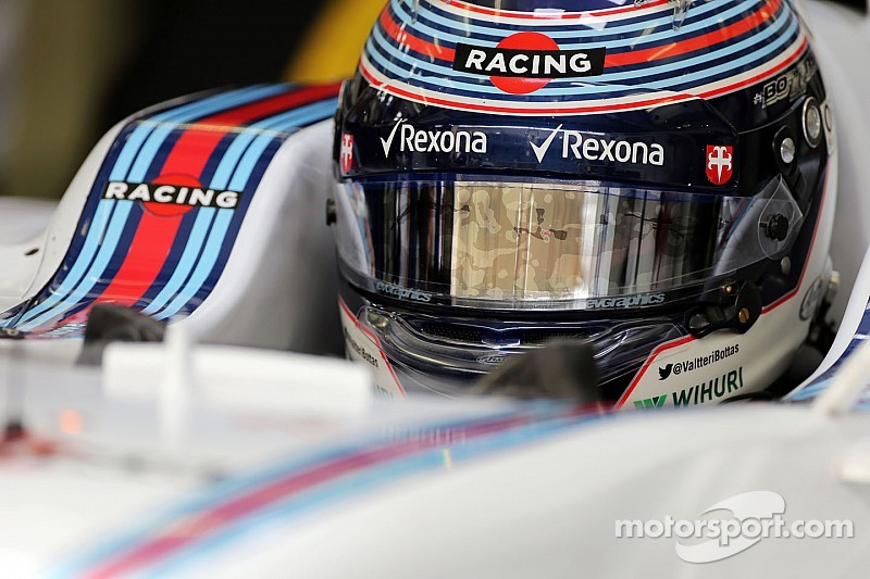Bottas feliz de estar enfrente de un Ferrari