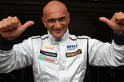 Tarquini, bravo e fortunato, è in pole