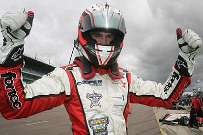 Webb soffia la pole a Vergne a Rockingham