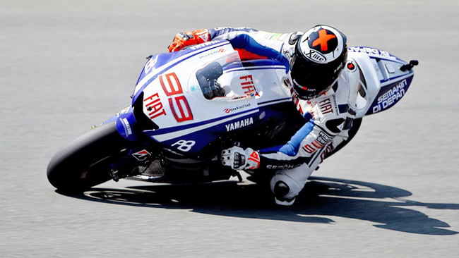 Lorenzo rompe il motore poi centra la pole
